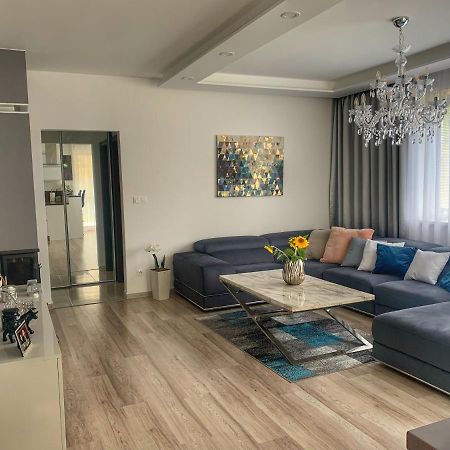 Modern 2 Bed House Near Bratislava With Parking Appartement Rovinka Buitenkant foto