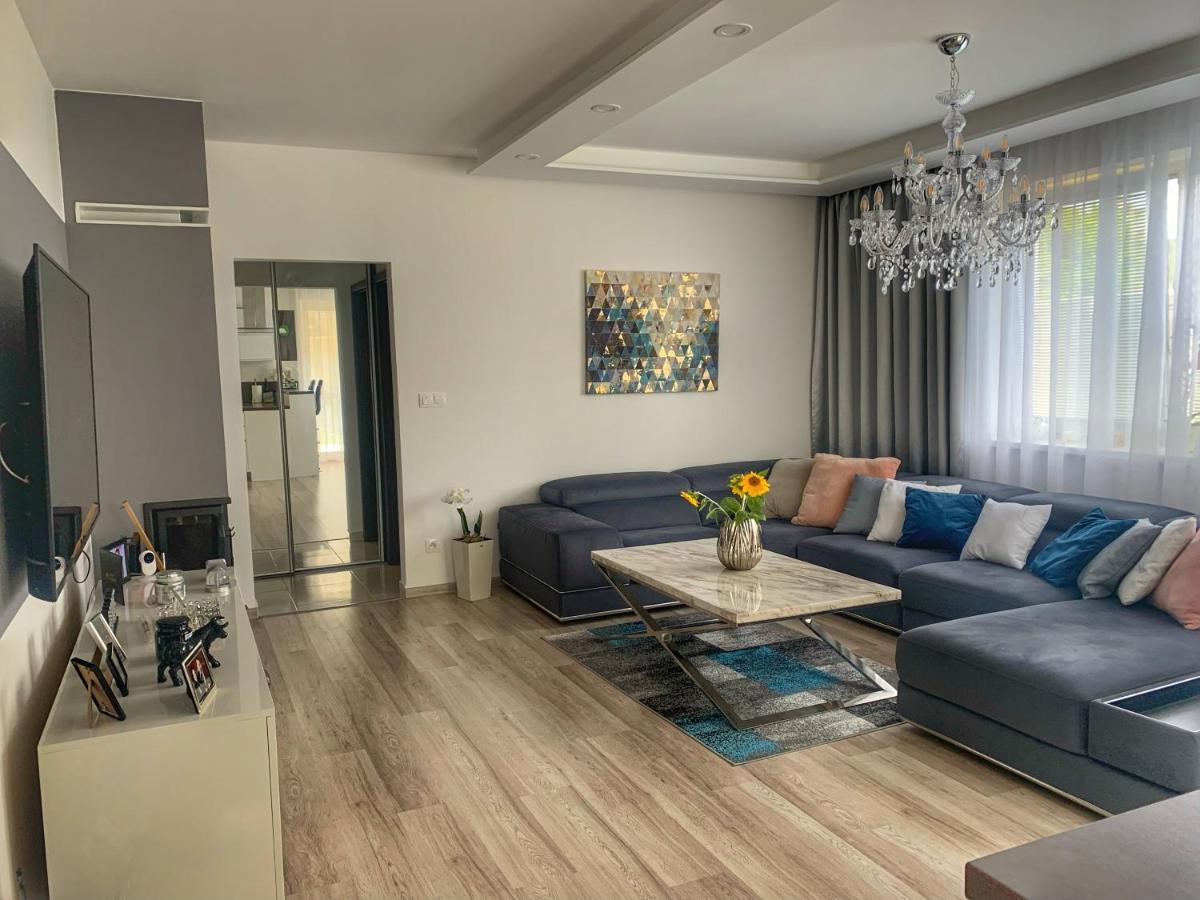 Modern 2 Bed House Near Bratislava With Parking Appartement Rovinka Buitenkant foto
