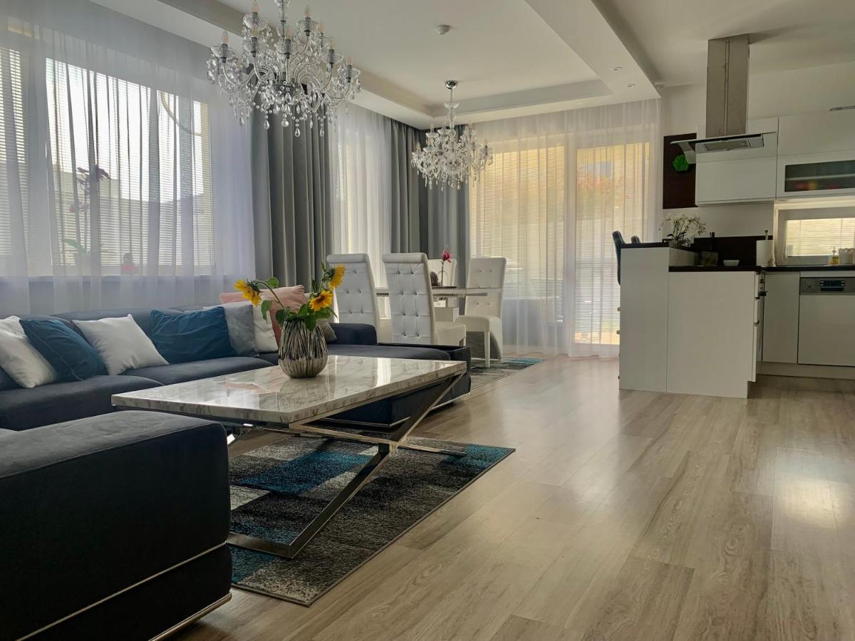 Modern 2 Bed House Near Bratislava With Parking Appartement Rovinka Buitenkant foto