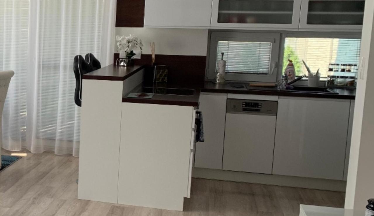 Modern 2 Bed House Near Bratislava With Parking Appartement Rovinka Buitenkant foto